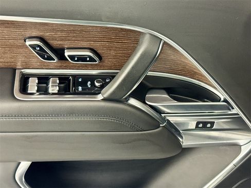 Certified 2023 Land Rover Range Rover SE image 17