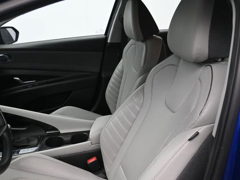 Used 2024 Hyundai Elantra Limited image 13