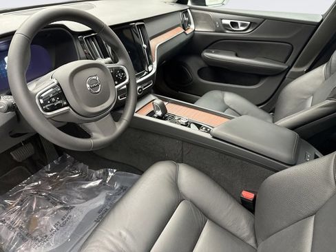 Used 2025 Volvo S60 B5 Plus image 10