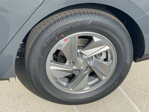 New 2026 Hyundai Elantra SE FWD image 6