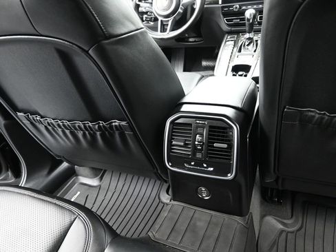 Used 2019 Porsche Macan S image 19