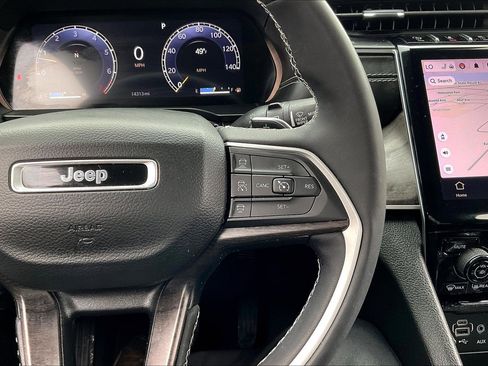 Used 2023 Jeep Grand Cherokee Limited image 17