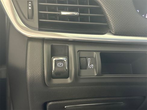 Used 2014 Cadillac XTS Luxury w/ Driver Awareness Package image 9