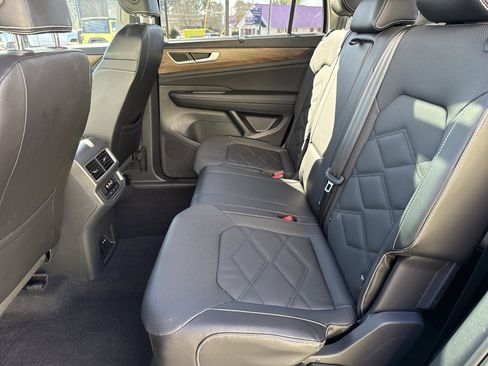 Used 2024 Volkswagen Atlas SE image 31