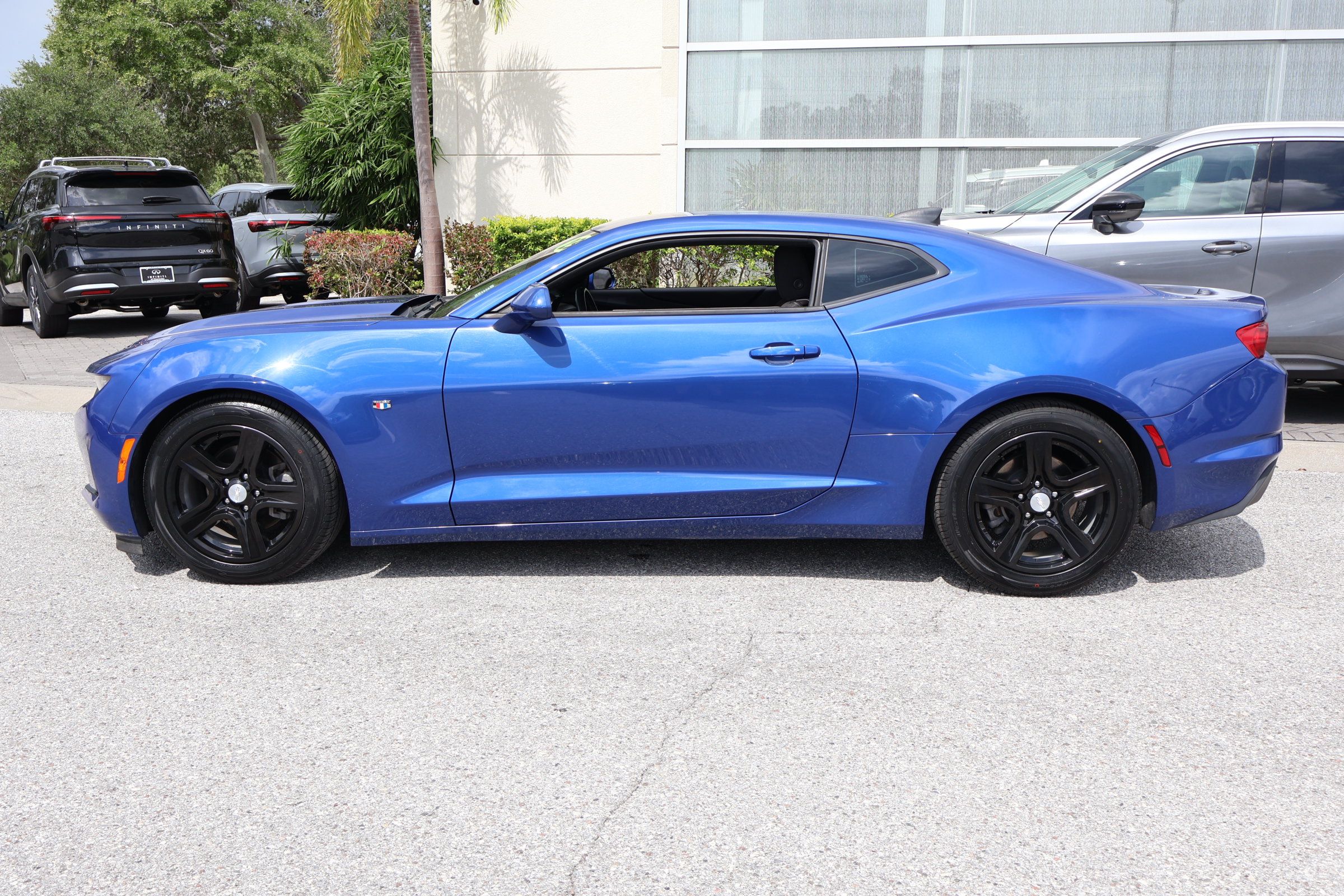 Used 2023 Chevrolet Camaro LT RWD image 5