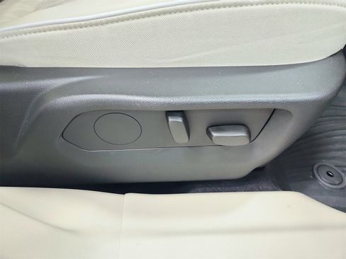 Used 2023 Buick Envision Avenir image 40