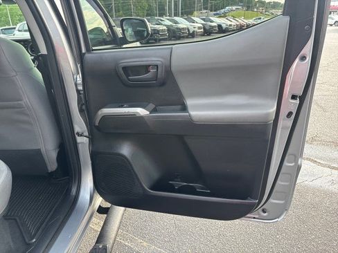 Used 2020 Toyota Tacoma SR5 AWD/4WD image 39