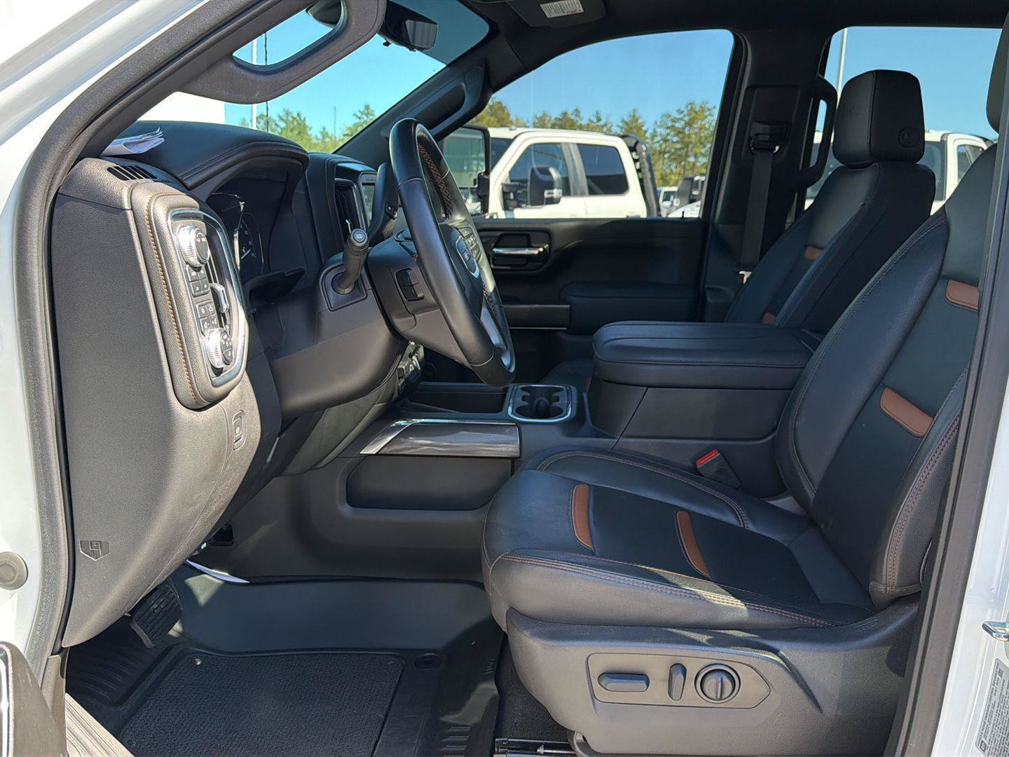 Used 2023 GMC Sierra 2500 AT4 w/ AT4 Premium Plus Package AWD/4WD image 10