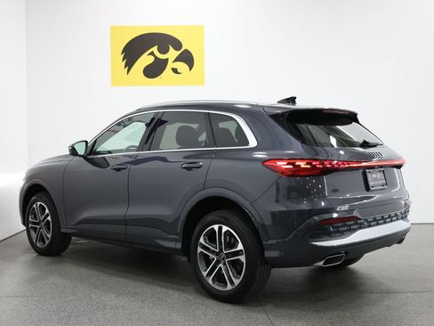 Used 2025 Audi Q5 Premium w/ 19" Wheel Package AWD/4WD image 9