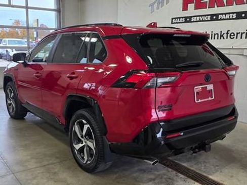 Used 2021 Toyota RAV4 SE image 3