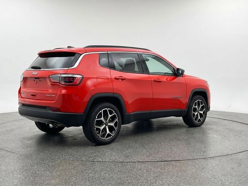 Used 2025 Jeep Compass Limited AWD/4WD image 9