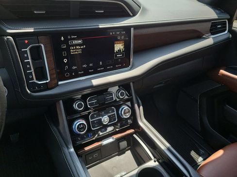 Used 2023 GMC Yukon Denali Ultimate AWD/4WD image 13