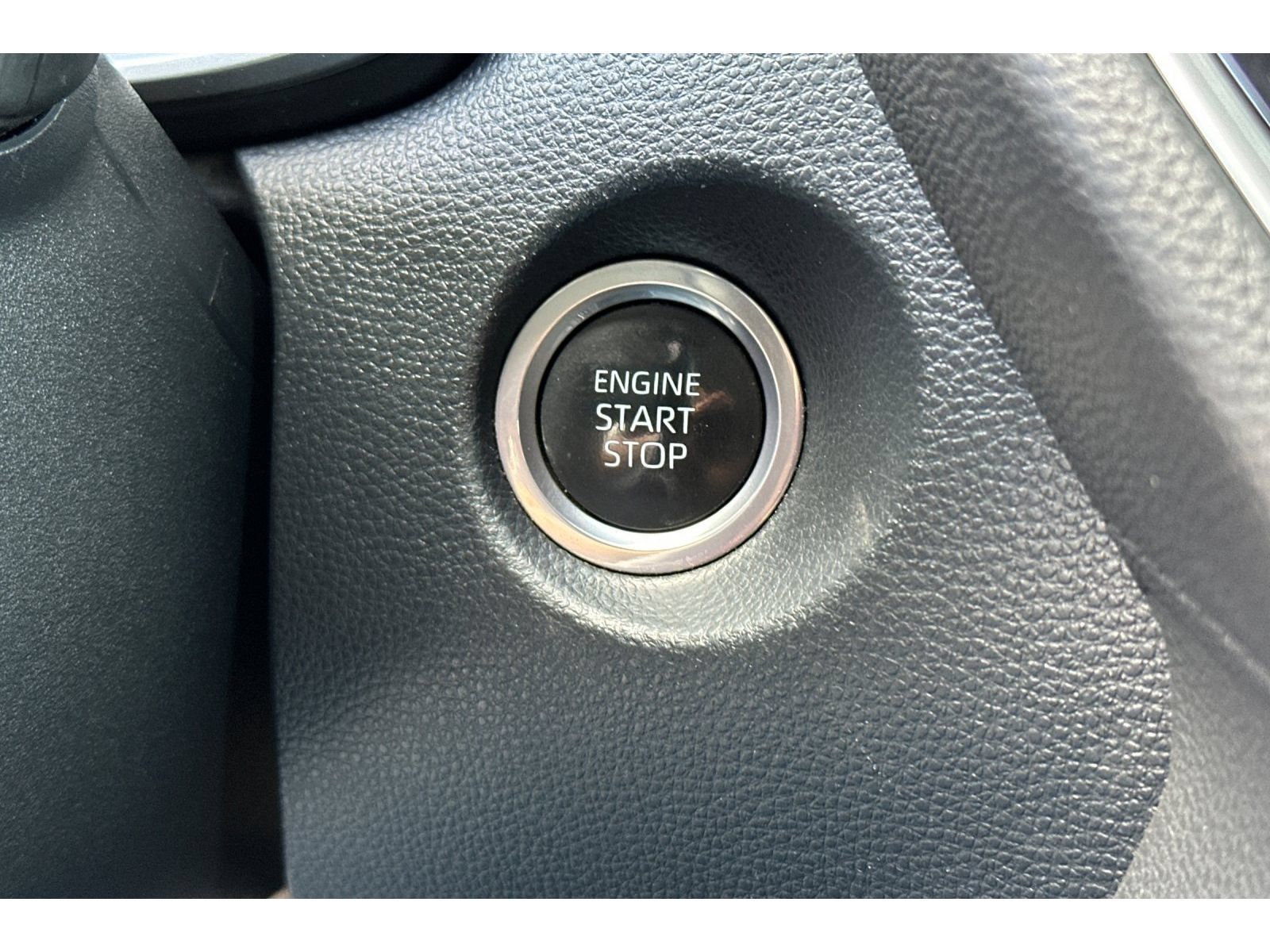 Used 2023 Toyota Corolla Cross XLE w/ Convenience Package AWD/4WD image 26