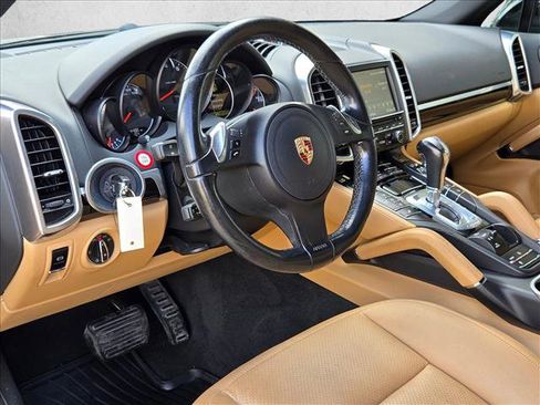 Used 2014 Porsche Cayenne Platinum Edition AWD/4WD image 9