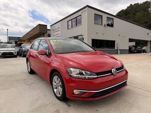 Used 2019 Volkswagen Golf SE FWD image 1