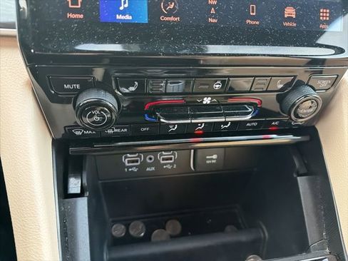 Used 2024 Jeep Grand Cherokee L Limited image 21