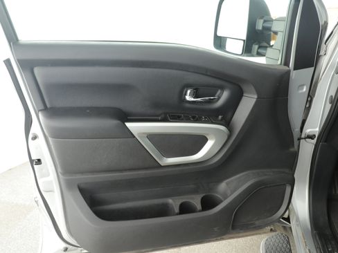 Used 2017 Nissan Titan SV image 24