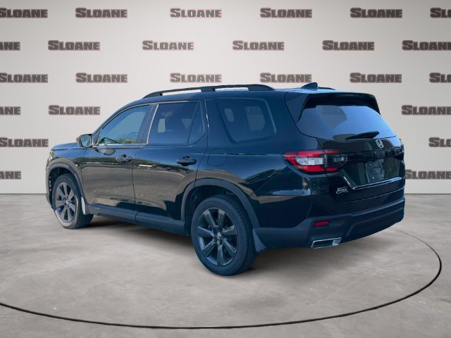 Used 2025 Honda Pilot Sport image 3