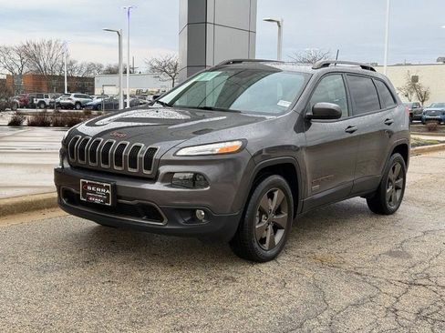 Used 2017 Jeep Cherokee Latitude w/ Comfort/Convenience Group image 7