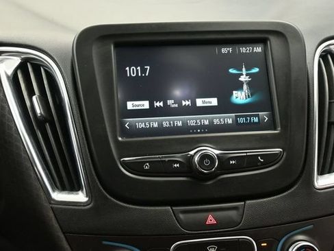 Used 2018 Chevrolet Malibu LT FWD image 16