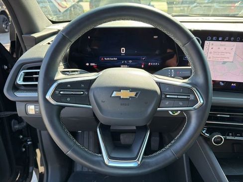 Used 2025 Chevrolet Traverse LT image 23