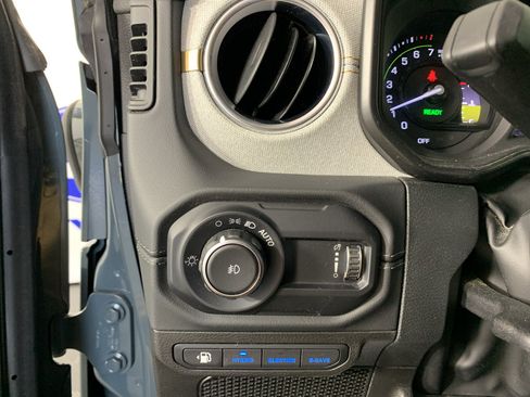 Used 2024 Jeep Wrangler Unlimited Sahara w/ Safety Group AWD/4WD image 16