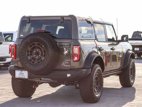 New 2026 Ford Bronco Badlands w/ Sasquatch Package AWD/4WD image 4