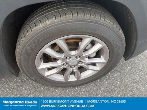 Used 2024 GMC Terrain SLT AWD/4WD image 12