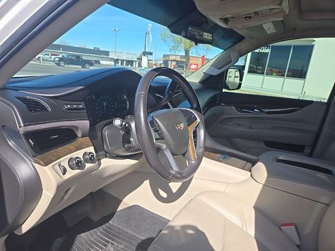 Used 2019 Cadillac Escalade Premium Luxury AWD/4WD image 11
