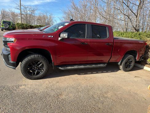 Used 2019 Chevrolet Silverado 1500 LT Trail Boss image 3