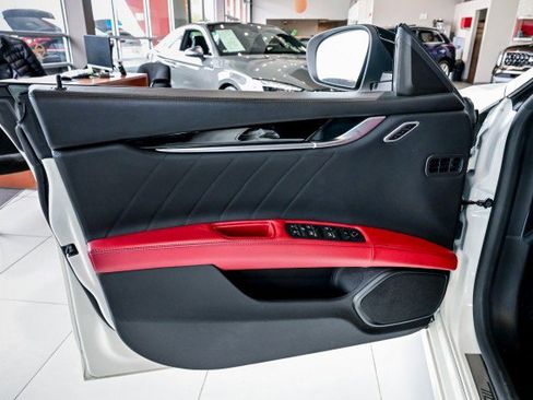 Used 2022 Maserati Ghibli Modena image 17