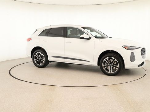 New 2025 Audi Q5 Premium image 9