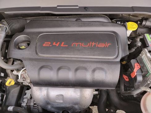 Certified 2022 Jeep Compass Latitude w/ Sun and Sound Group AWD/4WD image 41