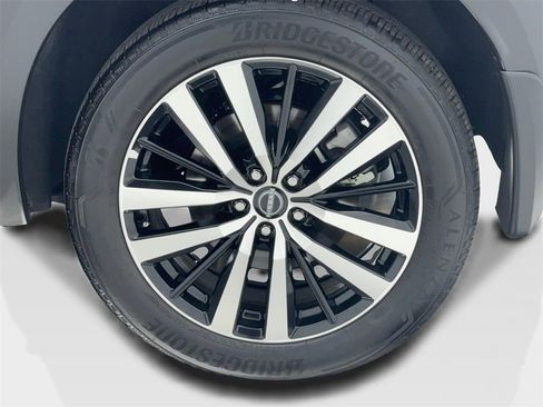 Used 2025 Nissan Pathfinder Platinum image 57