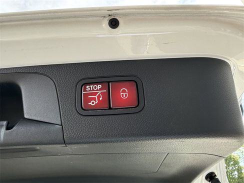 Certified 2022 Mercedes-Benz GLC 300 4MATIC image 35