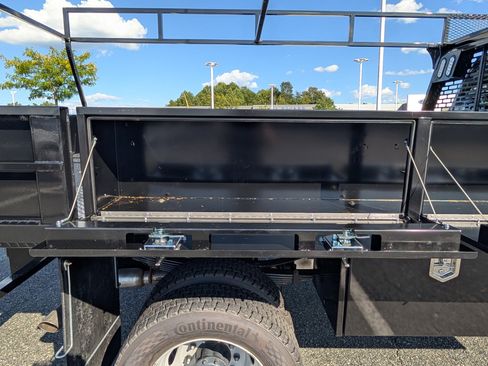 New 2025 Ford F550 4x4 Crew Cab image 10