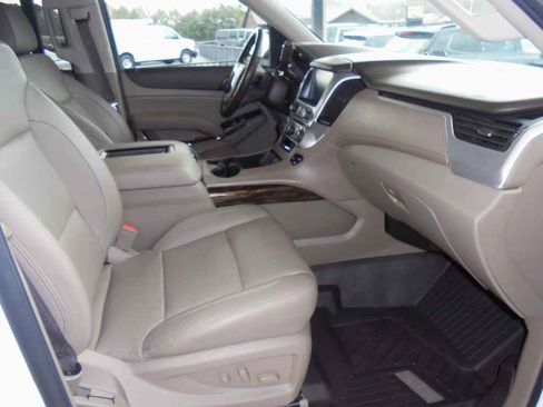 Used 2019 GMC Yukon SLT w/ Premium Edition image 8