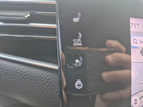 Used 2024 Jeep Wagoneer L Series II w/ Flexible Seating Group image 20