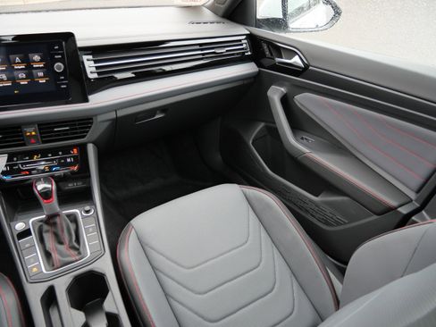 Certified 2025 Volkswagen Jetta GLI Autobahn image 11