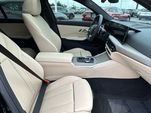 Used 2025 BMW 330i xDrive Sedan w/ Premium Package image 21