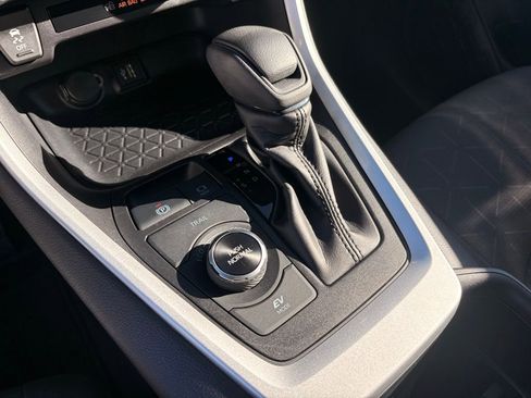 Used 2025 Toyota RAV4 XLE image 21