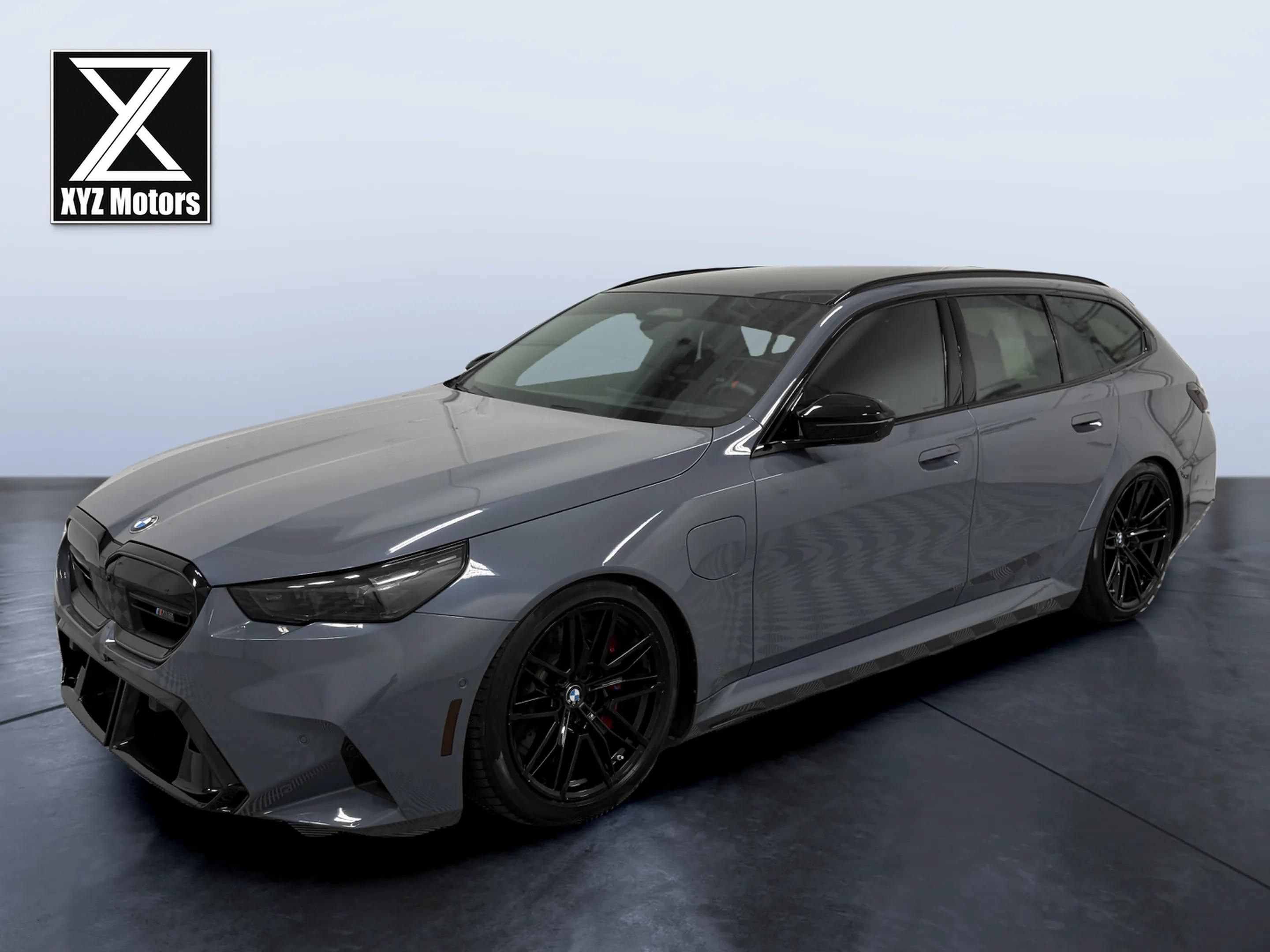 Used 2025 BMW M5 Touring AWD/4WD image 1