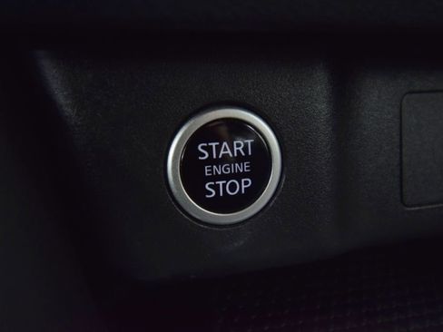 Used 2023 Nissan Rogue S image 32