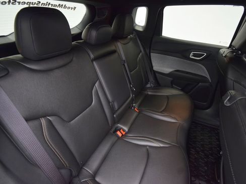 Used 2024 Jeep Compass Latitude AWD/4WD image 23