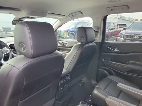 Used 2023 GMC Acadia SLT image 28