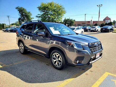 Used 2022 Subaru Forester Premium AWD/4WD image 3