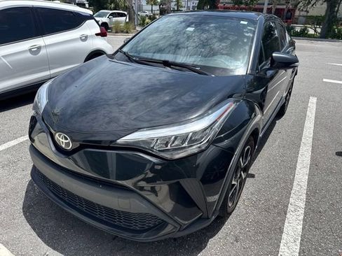 Used 2020 Toyota C-HR XLE FWD image 3