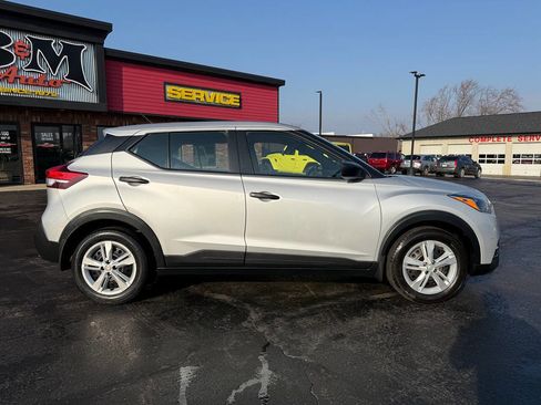 Used 2020 Nissan Kicks S image 8