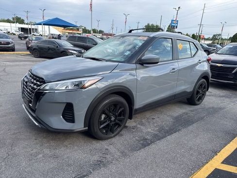 Used 2023 Nissan Kicks SV w/ Exterior Package FWD image 1