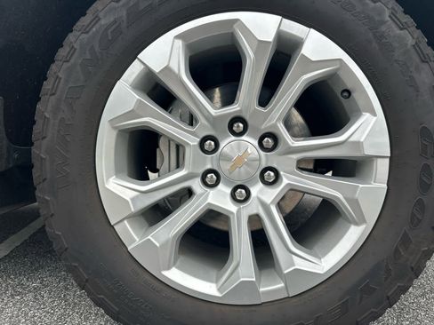 Used 2024 Chevrolet Silverado 1500 LTZ w/ LTZ Premium Package image 19